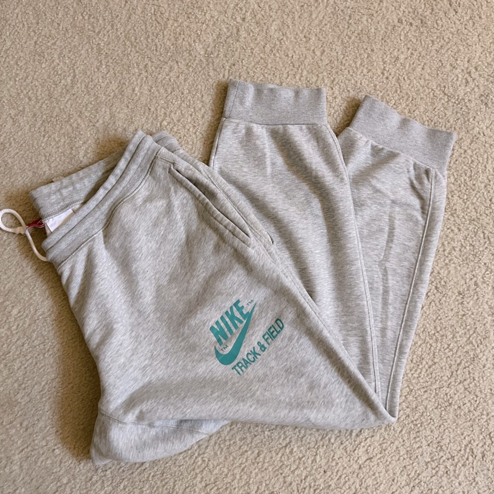 SOLD Men’s NIKE Track & Field jogger sweatpants. Size XL